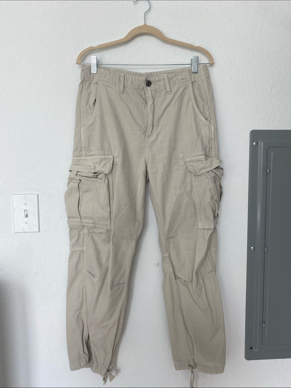 Zara Women's Utility Cargo Joggers in Light Khaki